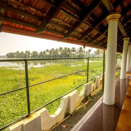 Palmy Lake Resort Alappuzha Exterior foto