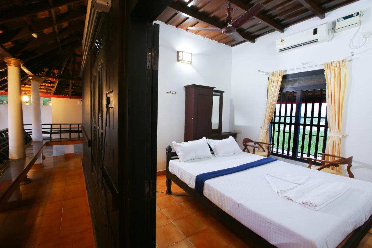 Palmy Lake Resort Alappuzha Exterior foto
